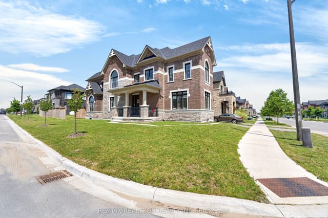 Detached at 40 Auckland Drive, Whitby, ON L1P 0G7