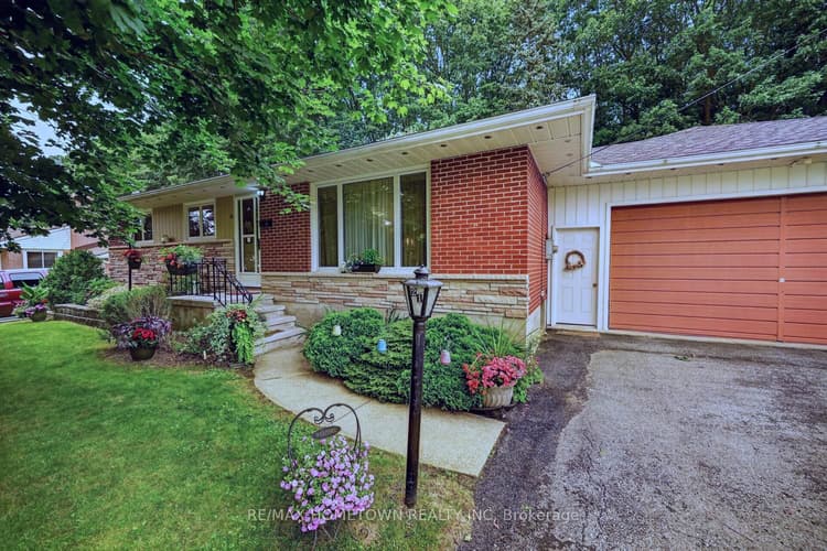 21 Fairway Crescent