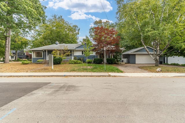 Detached at 374 Spruce Street, Oakville, ON L6J 2H3