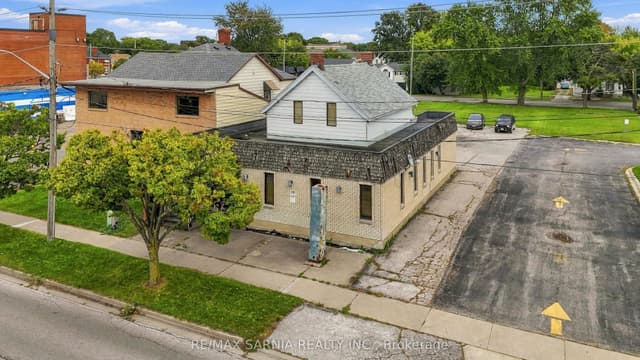 Office at 148 Vidal Street N, Sarnia, ON N7T 5X7