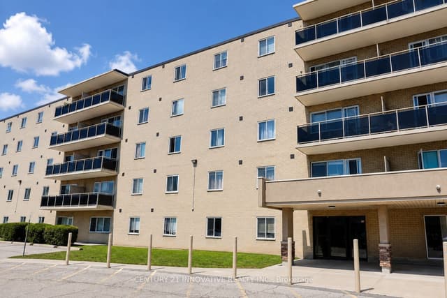 Condo Apartment at 936 Glen Street 101, Oshawa, ON L1J 5Z7