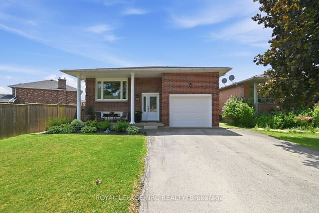 Detached at 28 Rollins Drive, Welland, ON L3C 6Z8