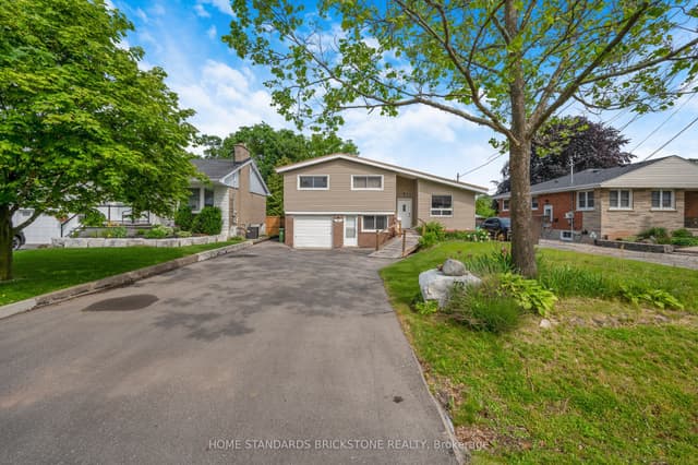Detached at 72 Mountain Avenue N, Hamilton, ON L8G 3P5