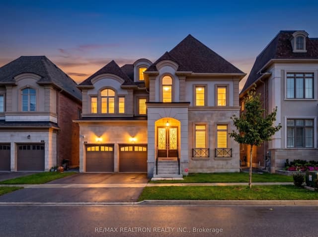 Detached at 209 Hillsview Drive, Richmond Hill, ON L4C 4L8