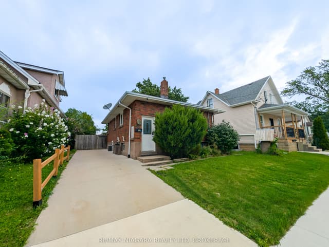 Detached at 52 Fifth Street, Welland, ON L3B 4Z5