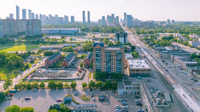 Condo Apartment at 25 Agnes Street 202, Mississauga, ON L5B 3X7