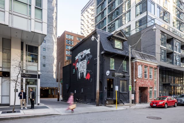 Office at 75 Mutual Street, Toronto, ON M5B 2A9, Toronto C08