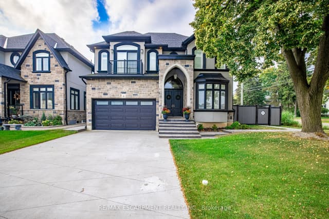 Detached at 4 LOCKMAN Drive, Hamilton, ON L9K 0C1