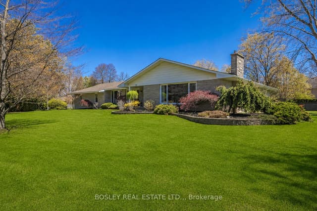 Detached at 720 Lake Street, St. Catharines, ON L2N 4J5