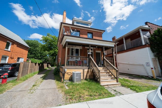 Detached at 10 Fairleigh Avenue N, Hamilton, ON L8L 6H2