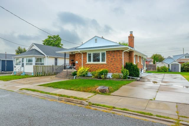 Detached at 51 Martin Street N, Thorold, ON L2V 3X3