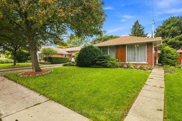 Detached at 142 Cass Avenue, Toronto, ON M1T 2B6, Toronto E05