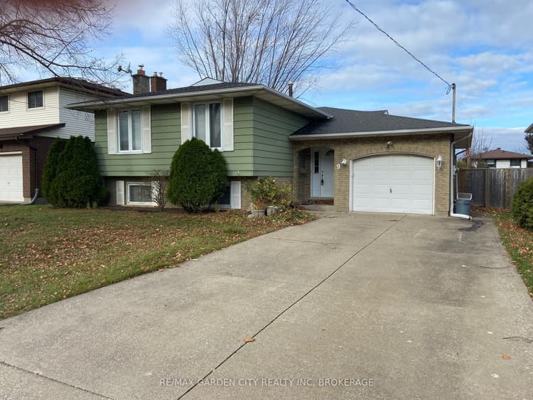 9 STONEGATE Drive