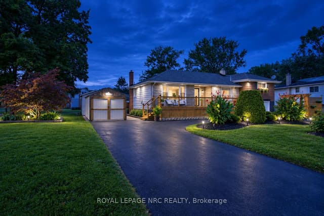 Detached at 8031 Watson Street, Niagara Falls, ON L2H 1E4