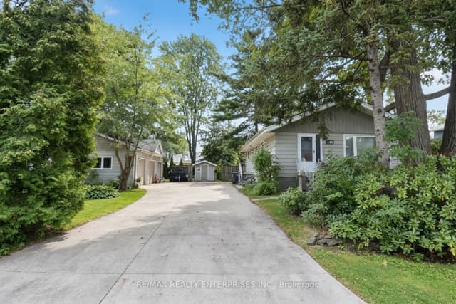 Detached at 120 Eaglewood Boulevard, Mississauga, ON L5G 1V7