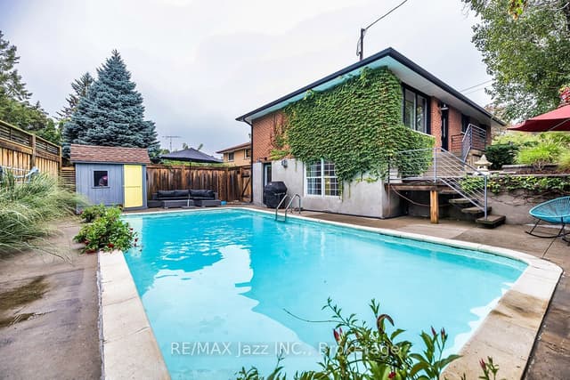 Detached at 1085 Willowdale Avenue, Oshawa, ON L1H 1W7