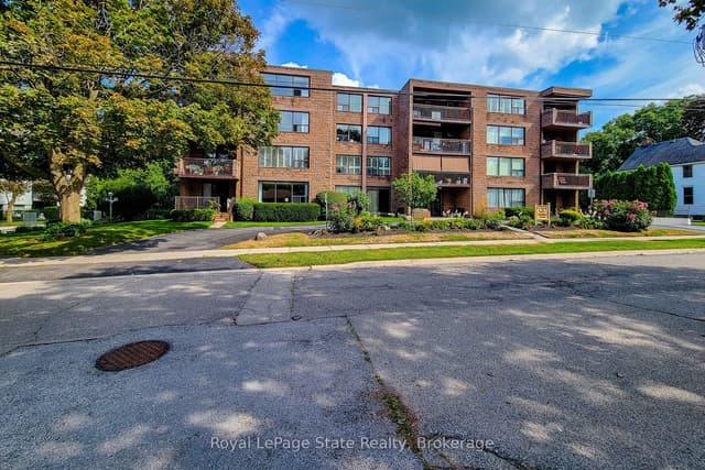 Condo Apartment at 28 Robinson Street N 405, Grimsby, ON L3M 3C9