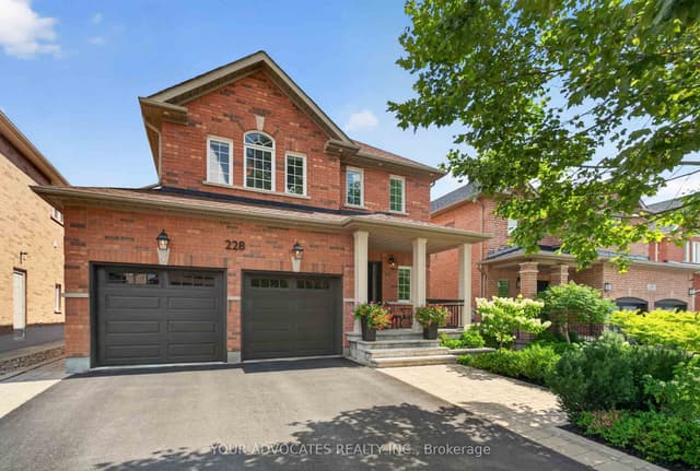 Detached at 228 Twin Hills Crescent, Vaughan, ON L4H 0H4