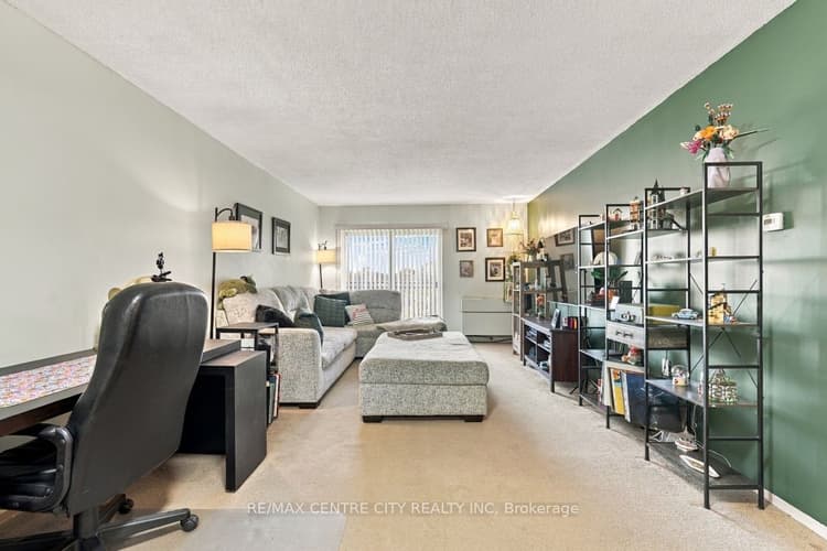 858 Commissioners Road