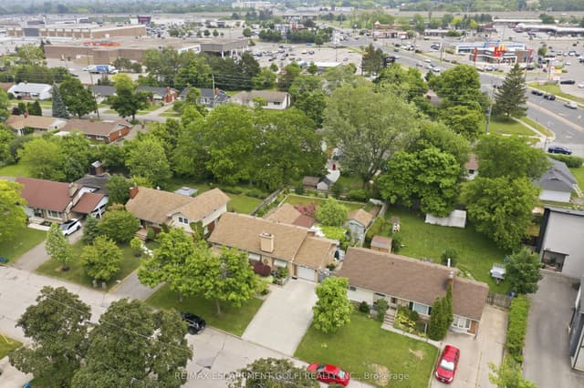 Detached at 147 Village Road, St. Catharines, ON L2T 3C4