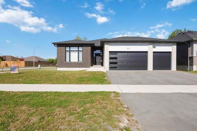 Detached at 601 Sweetbay Crescent, Sarnia, ON N7S 0A8