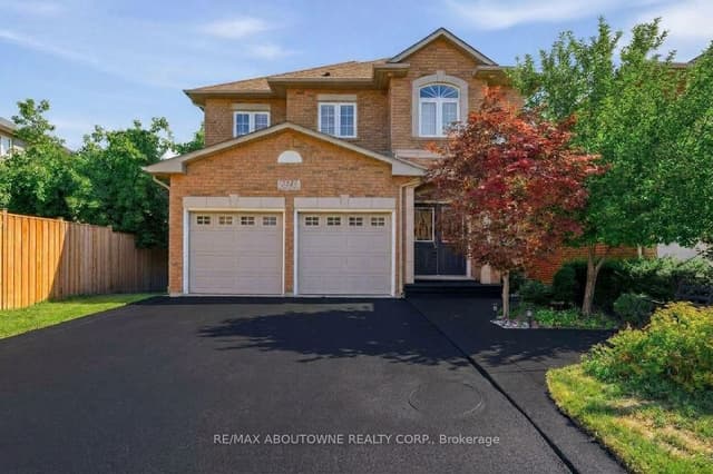 Detached at 2381 Grand Oak Trail, Oakville, ON L6M 4V4