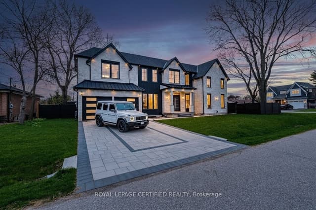 Detached at 1404 Waverly Avenue SW, Oakville, ON L6L 2S3
