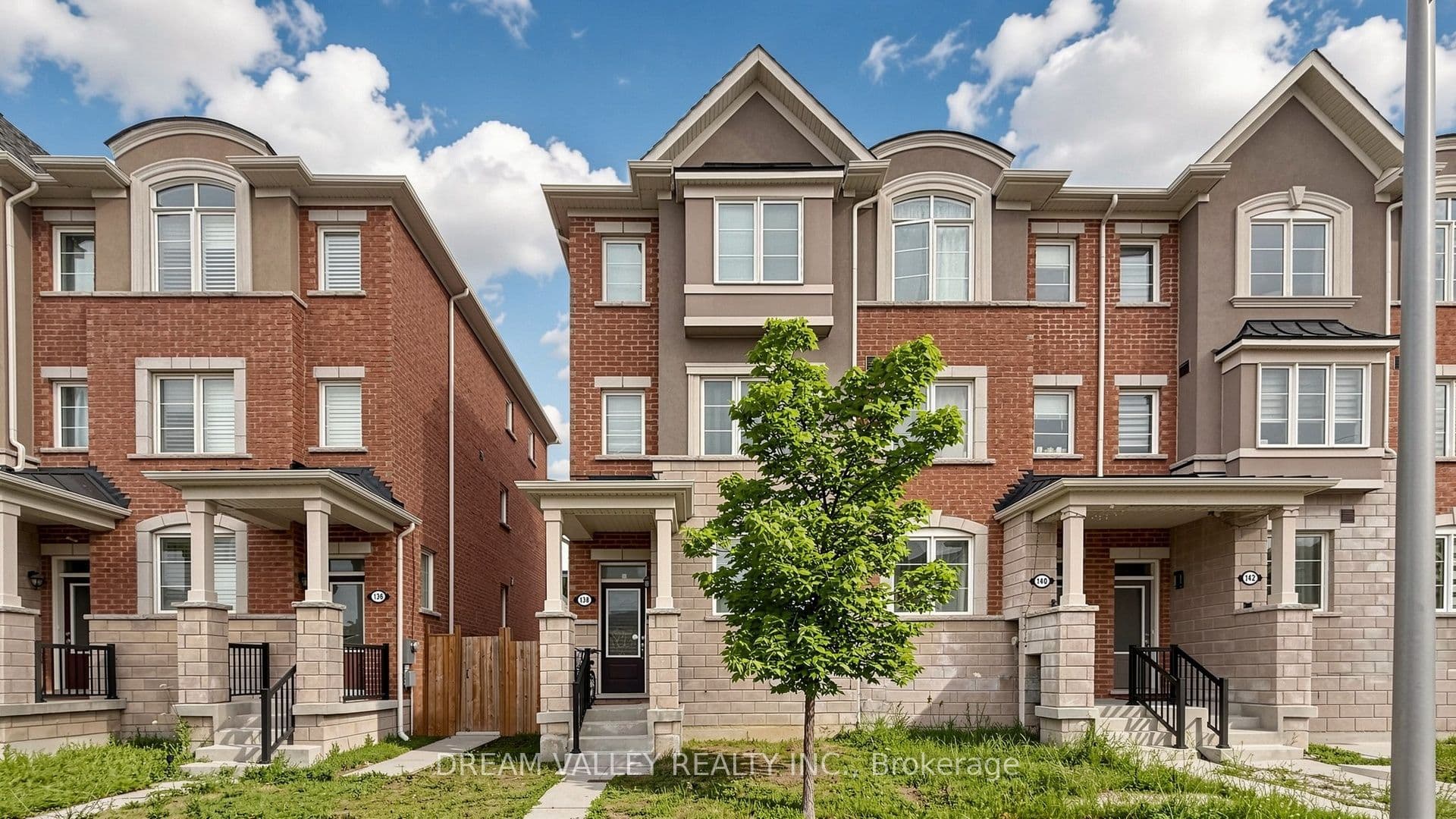 138 Cleanside Road in M1L