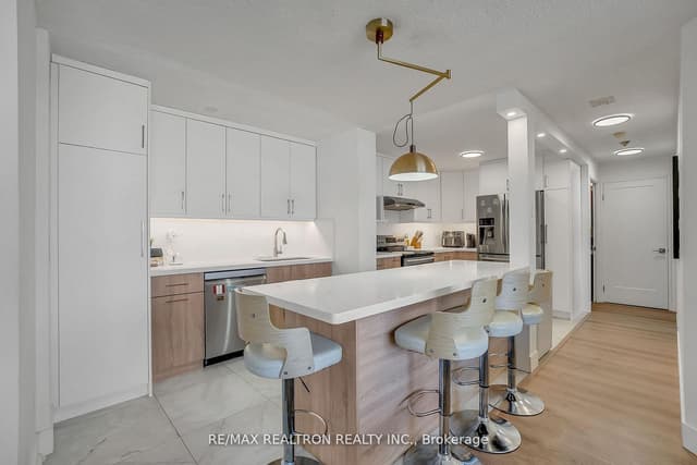 Condo Apartment at 4185 Shipp Drive 1713, Mississauga, ON L4Z 2Y8