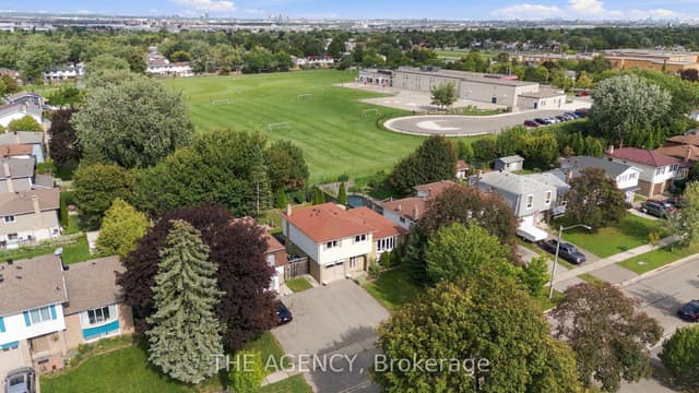 Detached at 24 Jefferson Road, Brampton, ON L6S 2G8