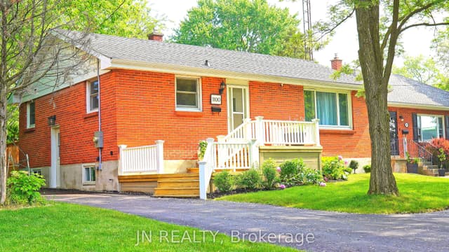Detached at 1100 Bruce Street, Sarnia, ON N7V 3B3