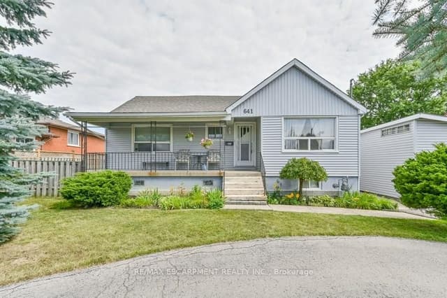 Detached at 641 Limeridge Road E, Hamilton, ON L8W 1A2