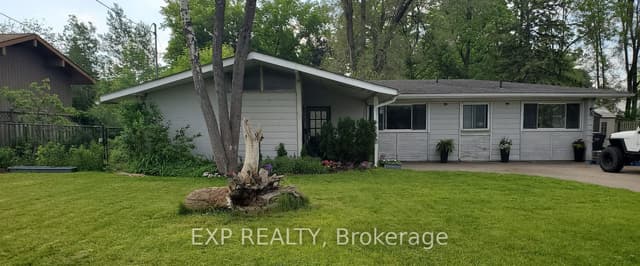Detached at 210 South Service Road, Mississauga, ON L5G 2S1