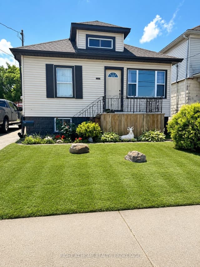 Detached at 5564 Fraser Street, Niagara Falls, ON L2E 3C9