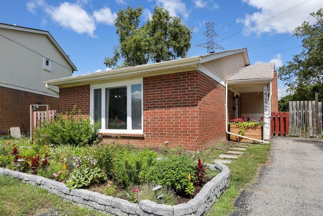 Detached at 404 Burnley Court, Oshawa, ON L1G 7G6