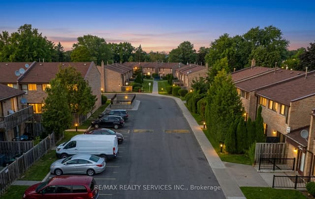 Condo Townhouse at 2605 Woodchester Drive 50, Mississauga, ON L5K 2E3