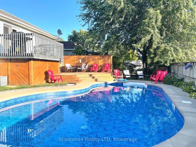 Detached at 8272 WOODSVIEW Crescent, Niagara Falls, ON L2H 3G1