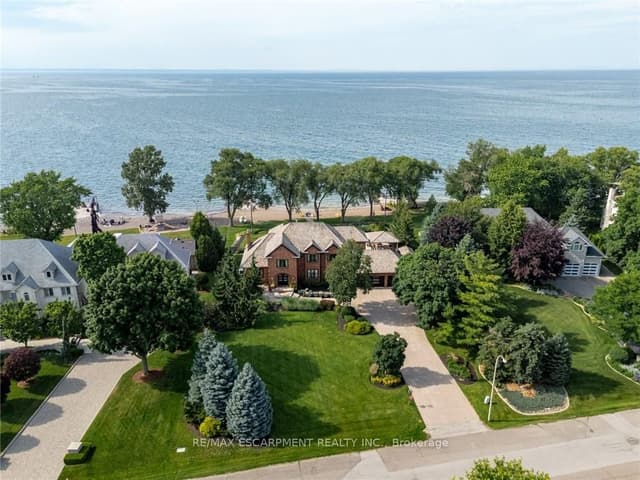 Detached at 17 Lochside Drive, Hamilton, ON L8E 5T6