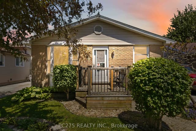Detached at 82 Muriel Crescent, London South, ON N6E 2K5