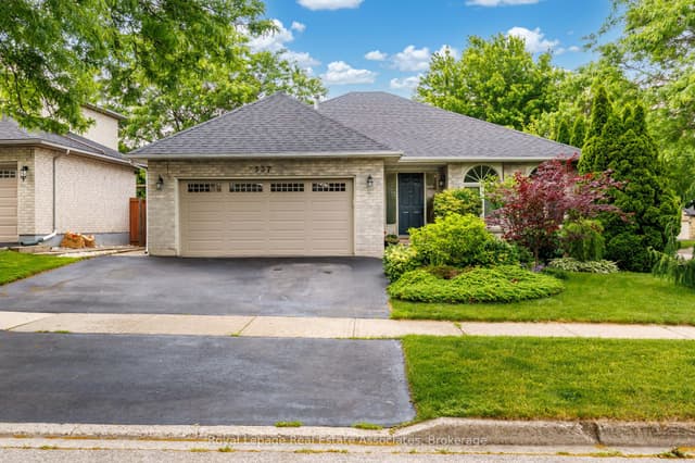 Detached at 537 MATHEWMAN Crescent, Burlington, ON L7L 5S6