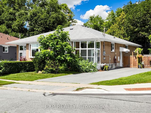 Semi-Detached at 175 Penn Avenue, Newmarket, ON L3Y 2S3