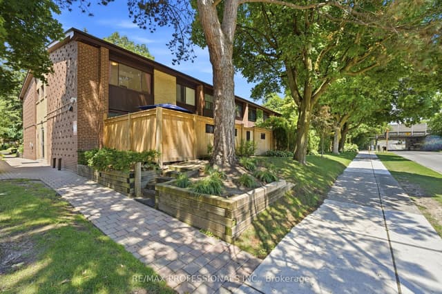 Condo Townhouse at 48 Three Valleys Drive 12, Toronto, ON M3A 3B5, Toronto C13