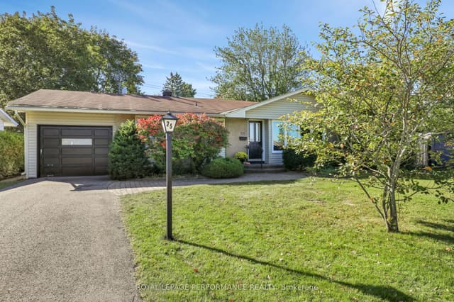 Detached at 25 Thorncliff Place, Bells Corners and South to Fallowfield, ON K2H 6L4
