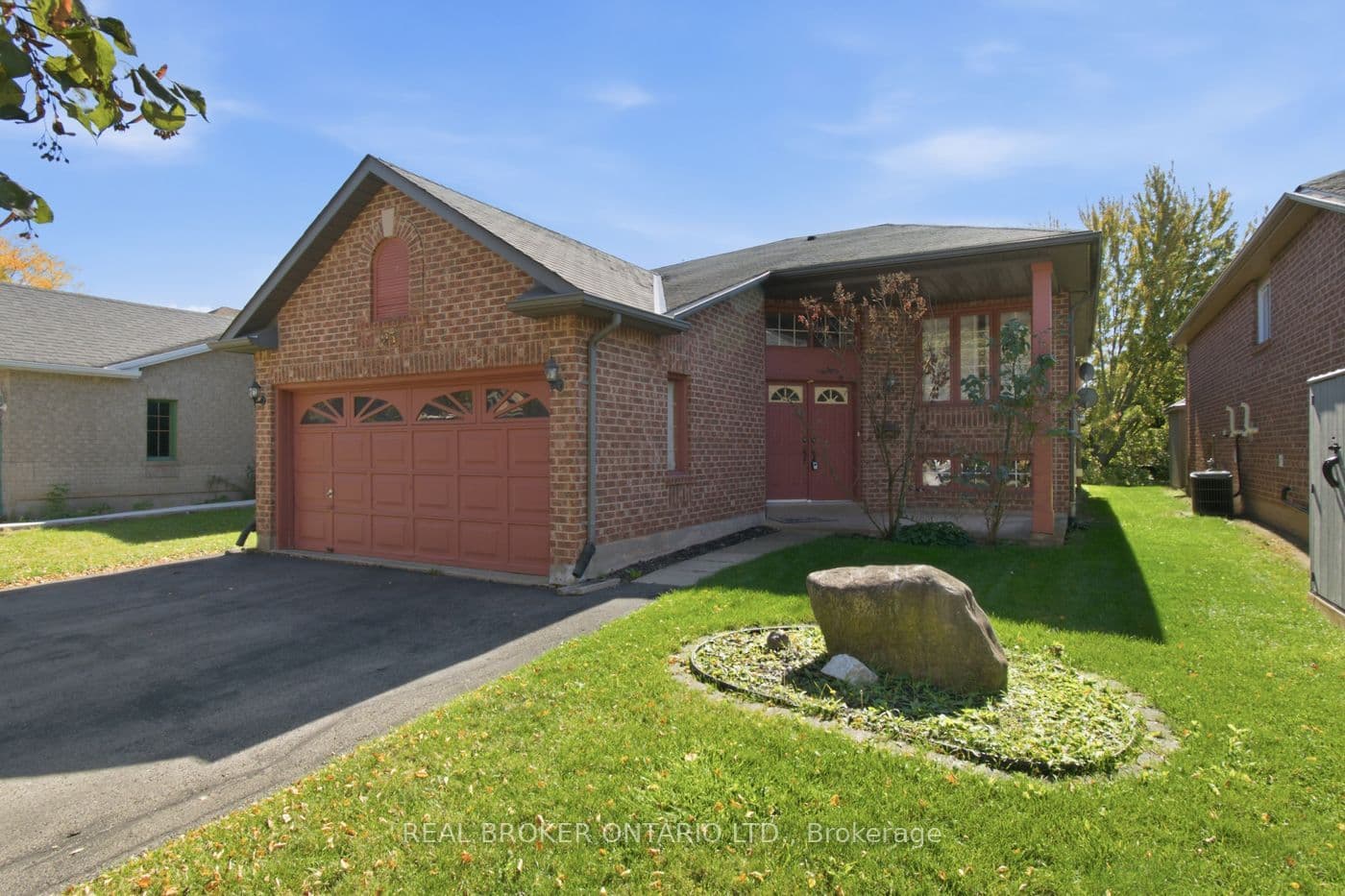 23 Madison Crt W