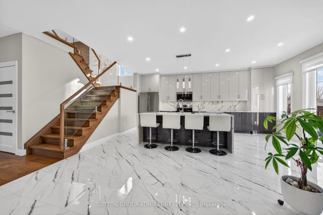 Detached at 62 Prince George Crescent, Barrie, ON L4N 0K9