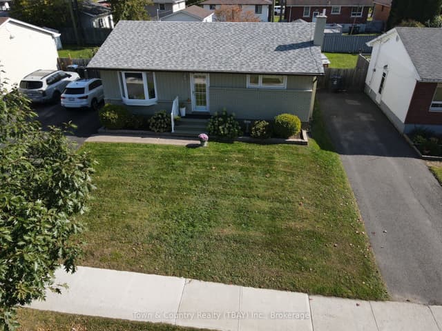 Detached at 213 Cedar Avenue, Thunder Bay, ON P7B 4V4