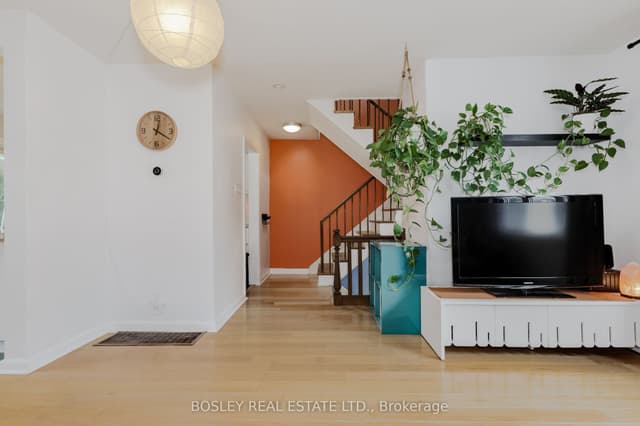 Condo Townhouse at 2 Cottonwood Drive, Toronto, ON M3C 2B4, Toronto C13