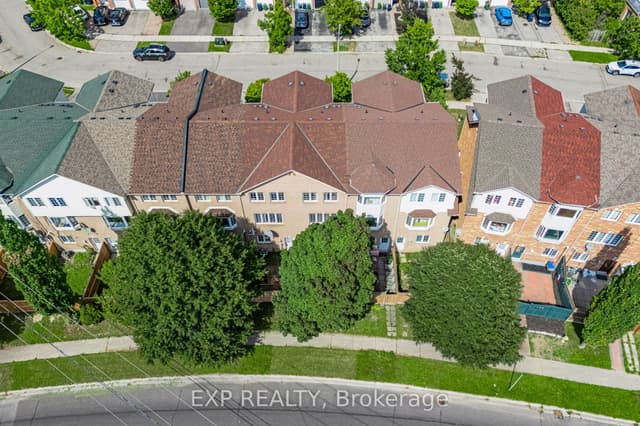 Att/Row/Townhouse at 144 Bartley Drive, Toronto, ON M4A 1C5, Toronto C13