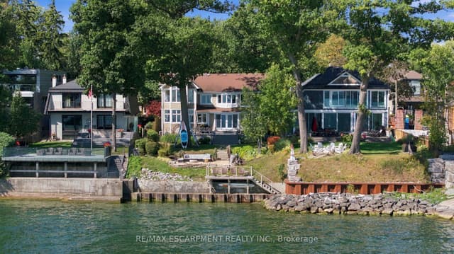 Detached at 54 Cumberland Drive, Mississauga, ON L5G 3M8