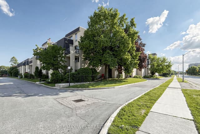 Condo Townhouse at 1624 Bloor Street 105, Mississauga, ON L4X 2S2
